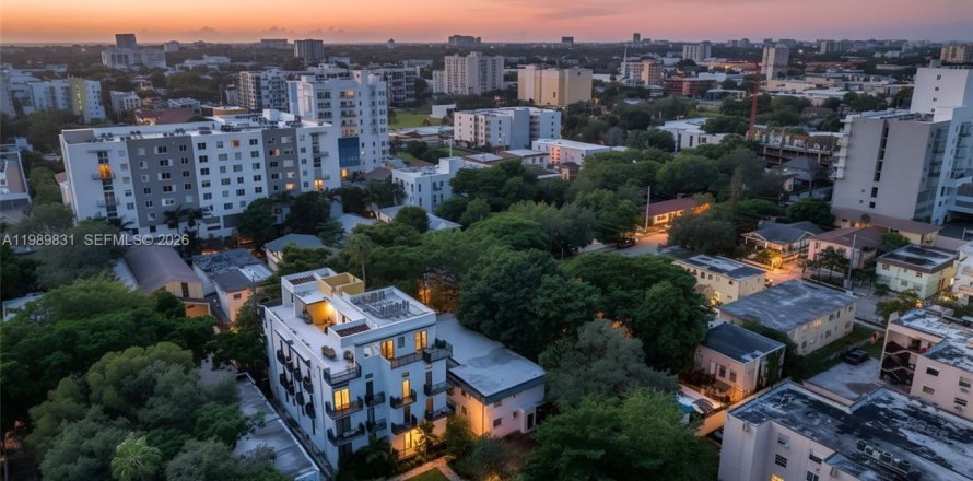 Коммерческая недвижимость в Майами, Флорида № 2052085