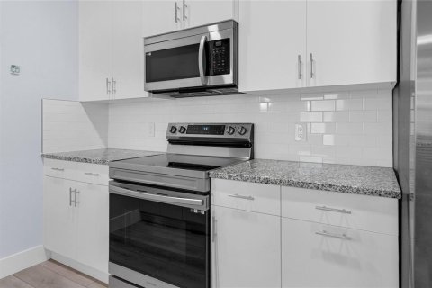 House in Palmetto, Florida 2 bedrooms, 115.94 sq.m. № 1690791 - photo 8