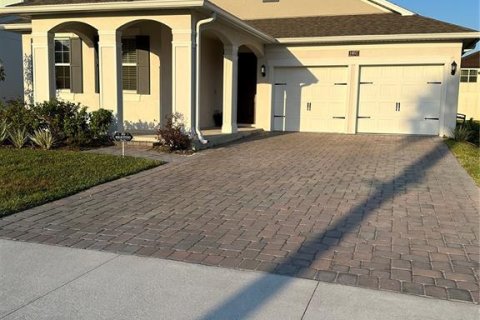 House in Orlando, Florida 4 bedrooms, 208.1 sq.m. № 2122617 - photo 2