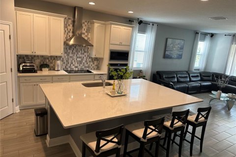 House in Orlando, Florida 4 bedrooms, 208.1 sq.m. № 2122617 - photo 9
