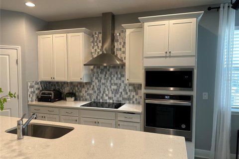 House in Orlando, Florida 4 bedrooms, 208.1 sq.m. № 2122617 - photo 14