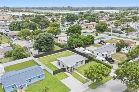 Villa ou maison à vendre à Miami Gardens, Floride: 3 chambres, 80.27 m2 № 2264511 - photo 19