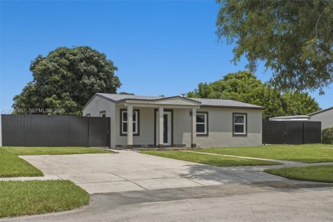 Villa ou maison à vendre à Miami Gardens, Floride: 3 chambres, 80.27 m2 № 2264511 - photo 25