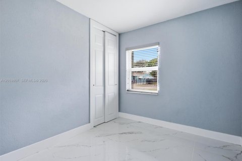 Villa ou maison à vendre à Miami Gardens, Floride: 3 chambres, 80.27 m2 № 2264511 - photo 12