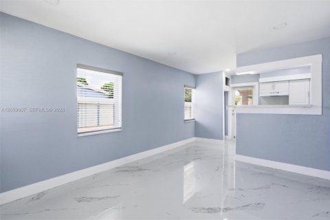 Villa ou maison à vendre à Miami Gardens, Floride: 3 chambres, 80.27 m2 № 2264511 - photo 4