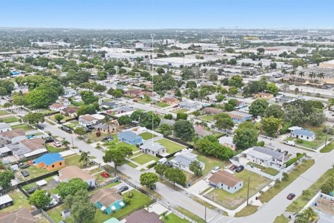 Villa ou maison à vendre à Miami Gardens, Floride: 3 chambres, 80.27 m2 № 2264511 - photo 20