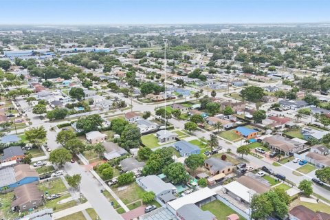 Villa ou maison à vendre à Miami Gardens, Floride: 3 chambres, 80.27 m2 № 2264511 - photo 22