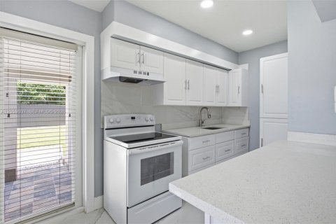 Villa ou maison à vendre à Miami Gardens, Floride: 3 chambres, 80.27 m2 № 2264511 - photo 6