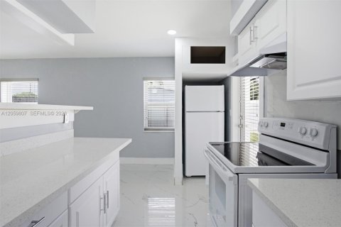 Villa ou maison à vendre à Miami Gardens, Floride: 3 chambres, 80.27 m2 № 2264511 - photo 8