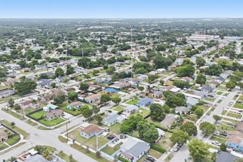Villa ou maison à vendre à Miami Gardens, Floride: 3 chambres, 80.27 m2 № 2264511 - photo 21