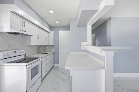 Villa ou maison à vendre à Miami Gardens, Floride: 3 chambres, 80.27 m2 № 2264511 - photo 7