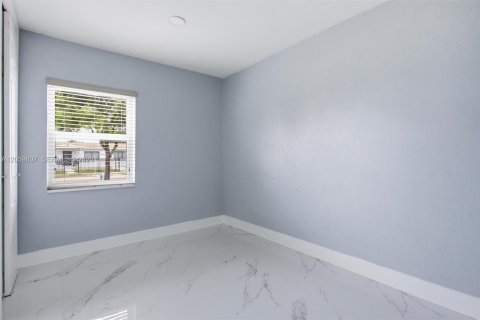 Villa ou maison à vendre à Miami Gardens, Floride: 3 chambres, 80.27 m2 № 2264511 - photo 11
