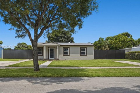 Villa ou maison à vendre à Miami Gardens, Floride: 3 chambres, 80.27 m2 № 2264511 - photo 24