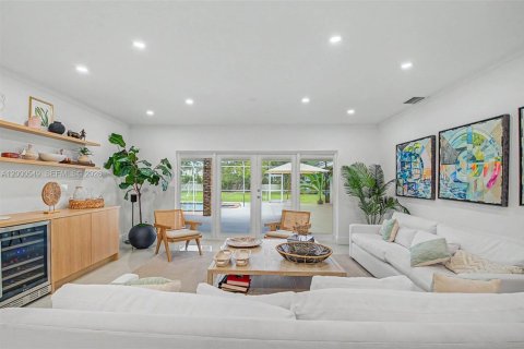 House in Pinecrest, Florida 4 bedrooms, 311.41 sq.m. № 2066244 - photo 15