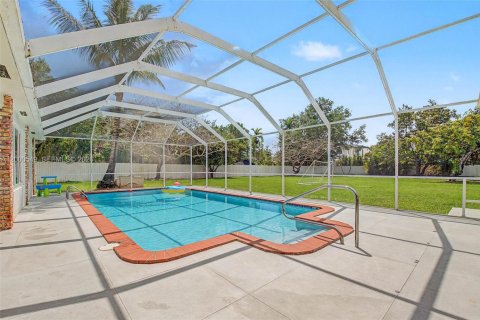 House in Pinecrest, Florida 4 bedrooms, 311.41 sq.m. № 2066244 - photo 29