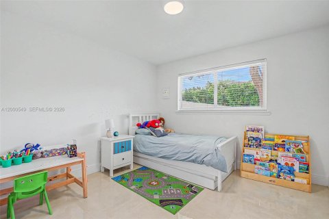 House in Pinecrest, Florida 4 bedrooms, 311.41 sq.m. № 2066244 - photo 24