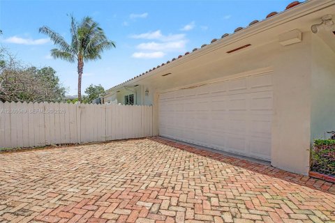 House in Pinecrest, Florida 4 bedrooms, 311.41 sq.m. № 2066244 - photo 30