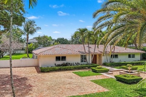 House in Pinecrest, Florida 4 bedrooms, 311.41 sq.m. № 2066244