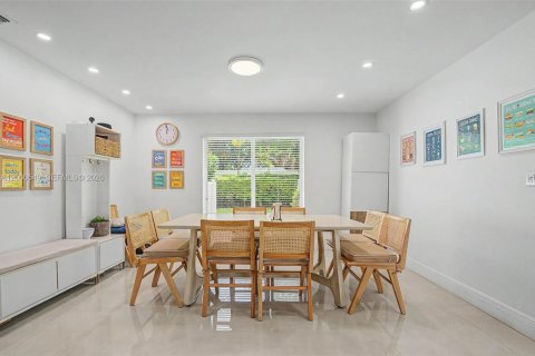 House in Pinecrest, Florida 4 bedrooms, 311.41 sq.m. № 2066244 - photo 17