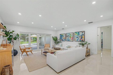 House in Pinecrest, Florida 4 bedrooms, 311.41 sq.m. № 2066244 - photo 14