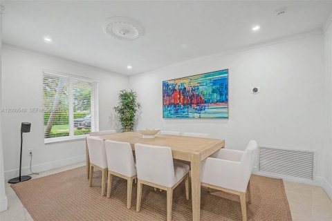 House in Pinecrest, Florida 4 bedrooms, 311.41 sq.m. № 2066244 - photo 13