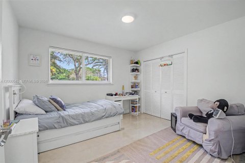 House in Pinecrest, Florida 4 bedrooms, 311.41 sq.m. № 2066244 - photo 25