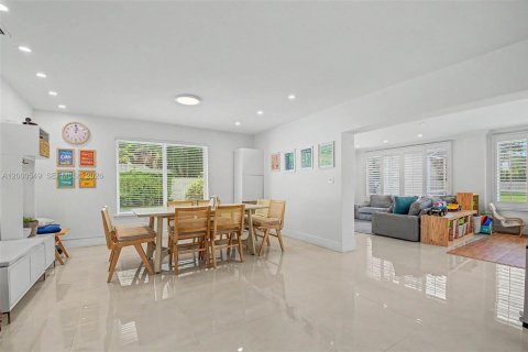 House in Pinecrest, Florida 4 bedrooms, 311.41 sq.m. № 2066244 - photo 20