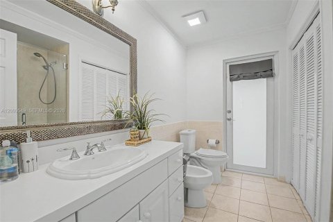 House in Pinecrest, Florida 4 bedrooms, 311.41 sq.m. № 2066244 - photo 26