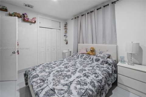 Villa ou maison à vendre à Miami Gardens, Floride: 3 chambres, 143.63 m2 № 1893508 - photo 13