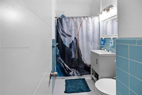 Villa ou maison à vendre à Miami Gardens, Floride: 3 chambres, 143.63 m2 № 1893508 - photo 16