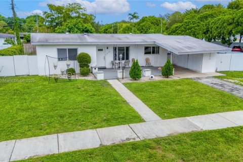 Villa ou maison à vendre à Miami Gardens, Floride: 3 chambres, 143.63 m2 № 1893508 - photo 3