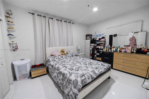 Villa ou maison à vendre à Miami Gardens, Floride: 3 chambres, 143.63 m2 № 1893508 - photo 12