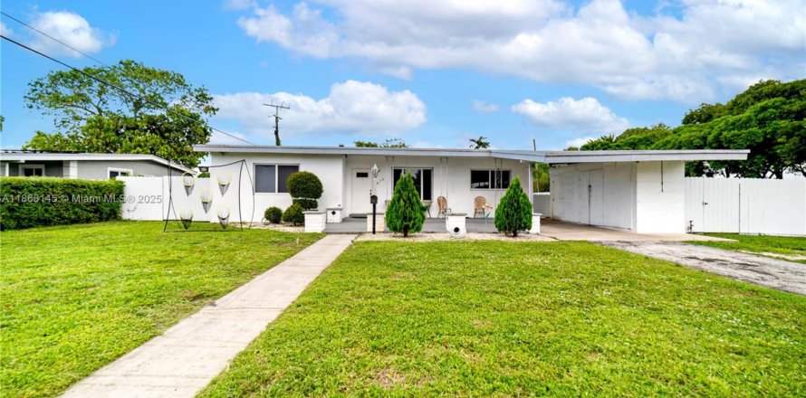 Villa ou maison à Miami Gardens, Floride 3 chambres, 143.63 m2 № 1893508