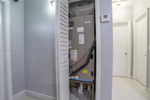 Villa ou maison à vendre à Miami Gardens, Floride: 3 chambres, 143.63 m2 № 1893508 - photo 28