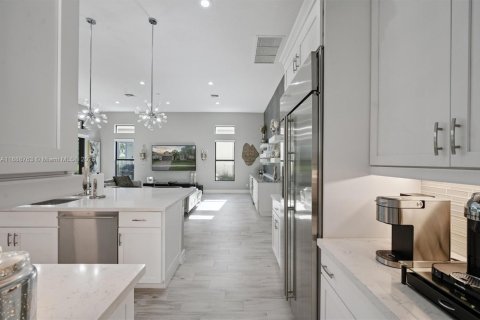 House in Parkland, Florida 3 bedrooms, 237.83 sq.m. № 1941299 - photo 12