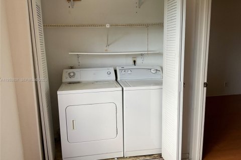 Купить кондоминиум в Маргит, Флорида 1 спальня, 66.15м2, № 2007040 - фото 11