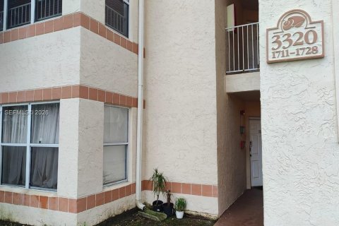 Кондоминиум с 1 спальней в Маргит, Флорида № 2007040