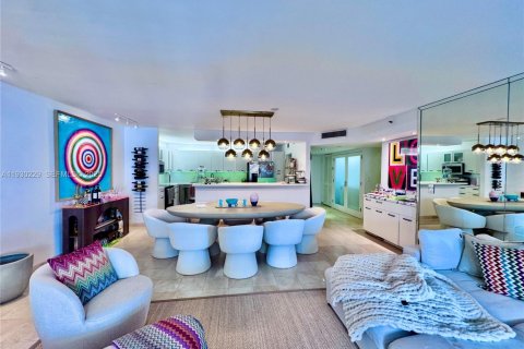 Condo in Surfside, Florida, 2 bedrooms  № 1989027 - photo 5