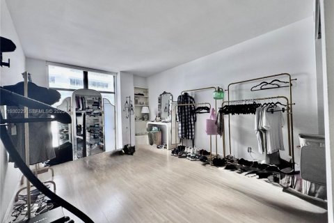 Condo in Surfside, Florida, 2 bedrooms  № 1989027 - photo 14