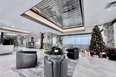 Condo in Surfside, Florida, 2 bedrooms  № 1989027 - photo 20