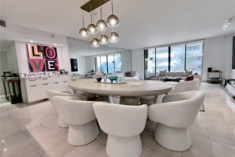 Condo in Surfside, Florida, 2 bedrooms  № 1989027 - photo 4