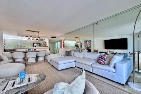 Condo in Surfside, Florida, 2 bedrooms  № 1989027 - photo 7