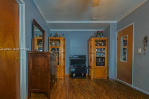 Casa en venta en Hialeah, Florida, 4 dormitorios, 163.88 m2 № 2046513 - foto 16