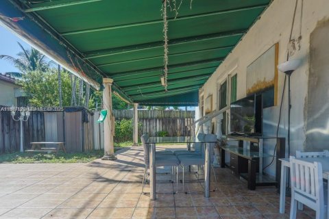 Casa en venta en Hialeah, Florida, 4 dormitorios, 163.88 m2 № 2046513 - foto 14