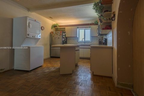 Casa en venta en Hialeah, Florida, 4 dormitorios, 163.88 m2 № 2046513 - foto 30