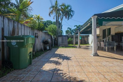Casa en venta en Hialeah, Florida, 4 dormitorios, 163.88 m2 № 2046513 - foto 13