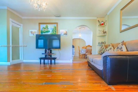 Casa en venta en Hialeah, Florida, 4 dormitorios, 163.88 m2 № 2046513 - foto 24
