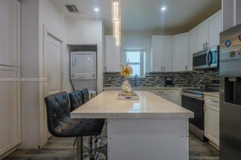 Casa en venta en Hialeah, Florida, 4 dormitorios, 163.88 m2 № 2046513 - foto 6