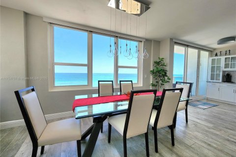 Condo in Hollywood, Florida, 2 bedrooms  № 2036813 - photo 9