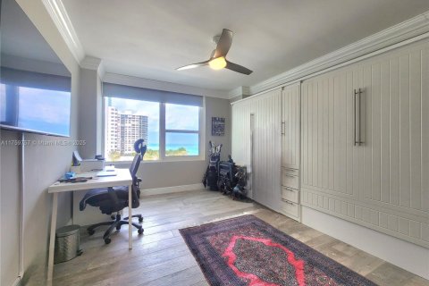 Condo in Hollywood, Florida, 2 bedrooms  № 2036813 - photo 19
